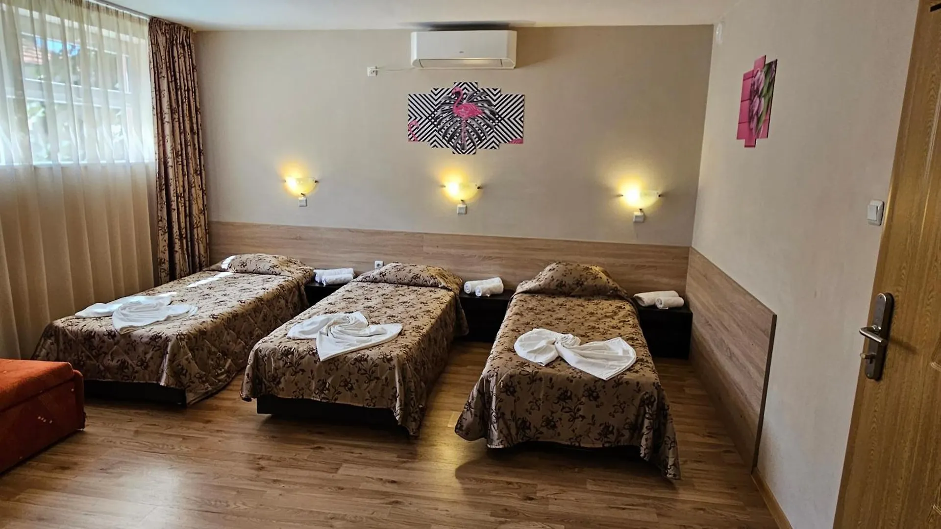 Caprice Family Hotel Varna 2*,